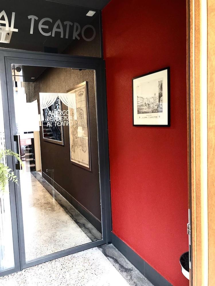 Albergo Residenza Al Teatro 우디네 외부 사진